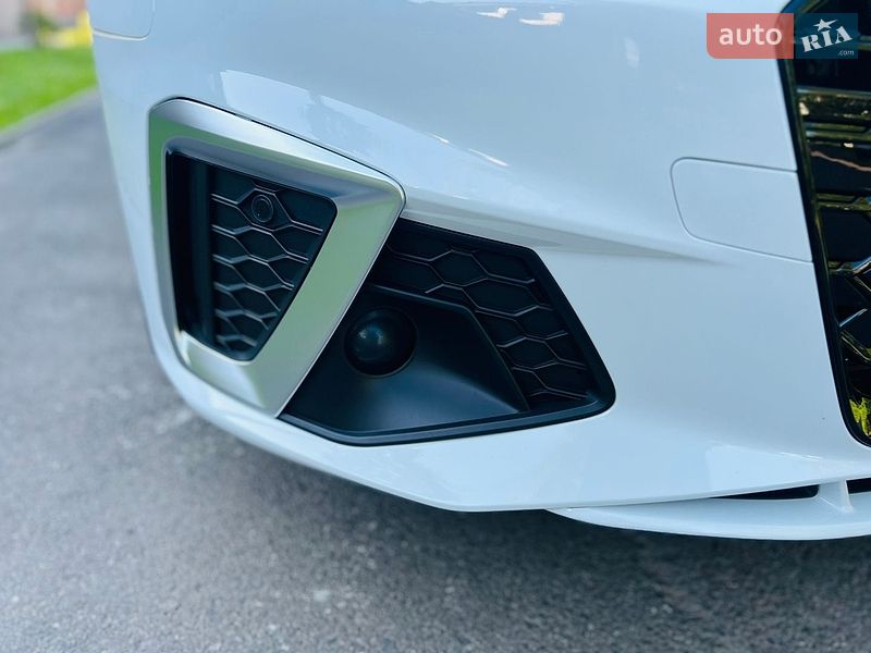 Седан Audi A4 2022 в Мукачевому