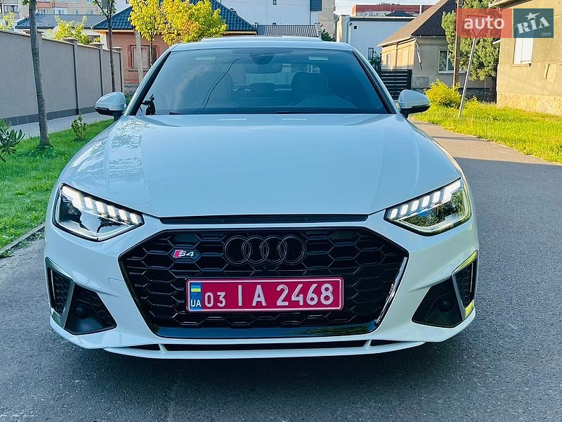 Седан Audi A4 2022 в Мукачевому