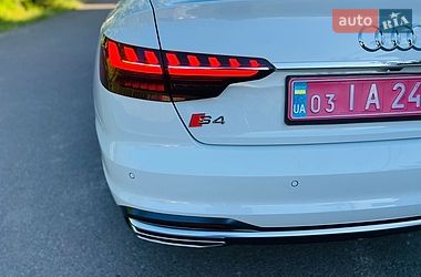 Седан Audi A4 2022 в Мукачевому