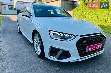 Седан Audi A4 2022 в Мукачевому