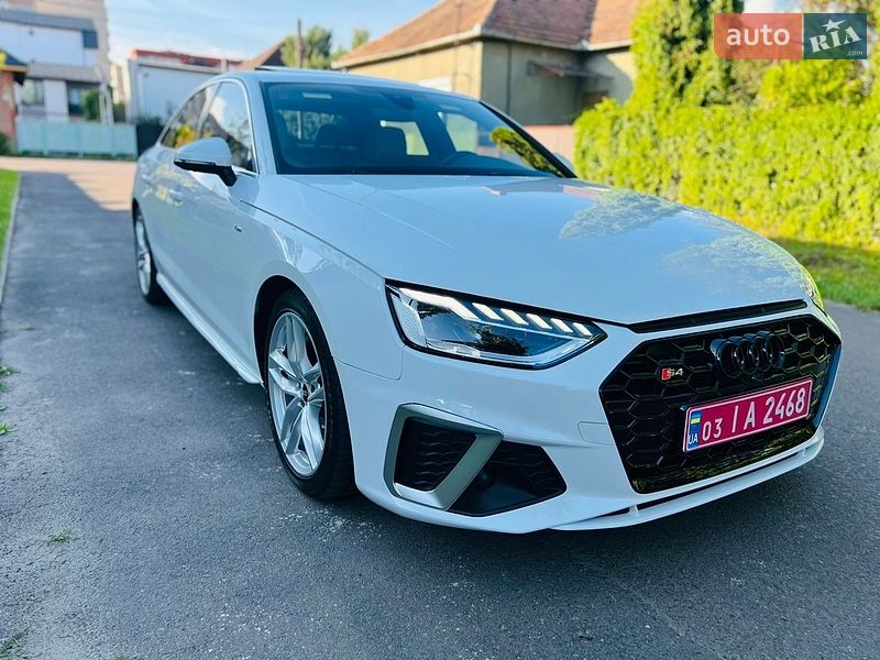 Седан Audi A4 2022 в Мукачевому