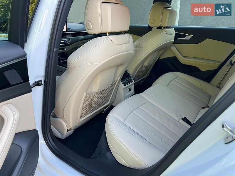Седан Audi A4 2022 в Мукачевому