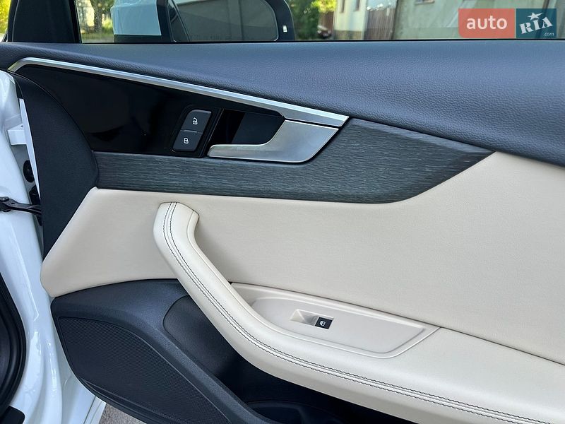Седан Audi A4 2022 в Мукачевому