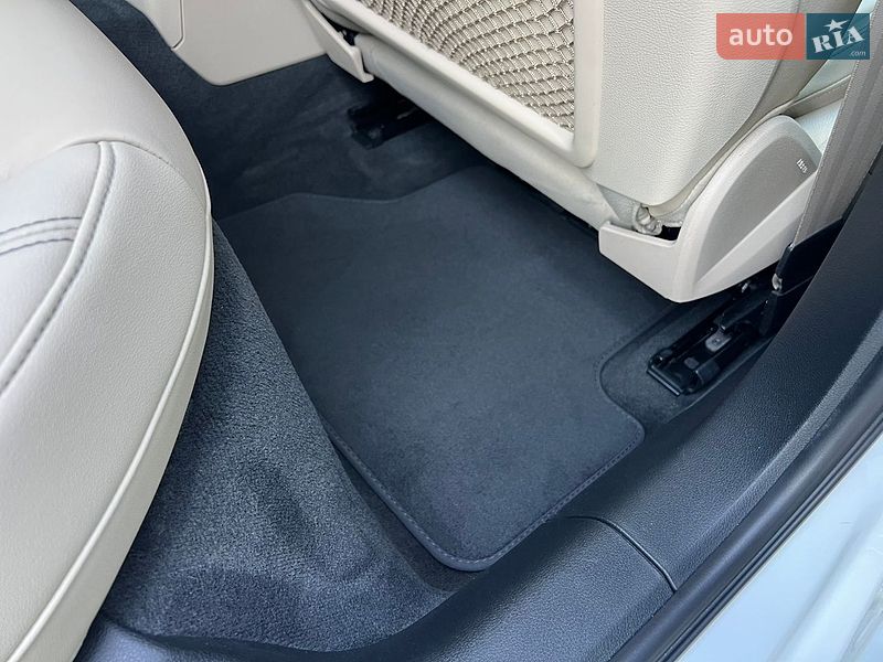 Седан Audi A4 2022 в Мукачевому