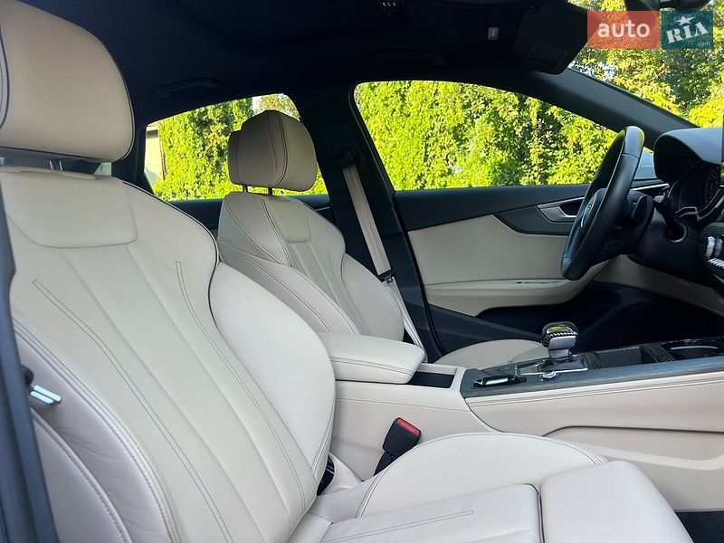 Седан Audi A4 2022 в Мукачевому
