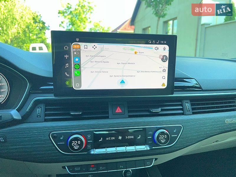 Седан Audi A4 2022 в Мукачевому