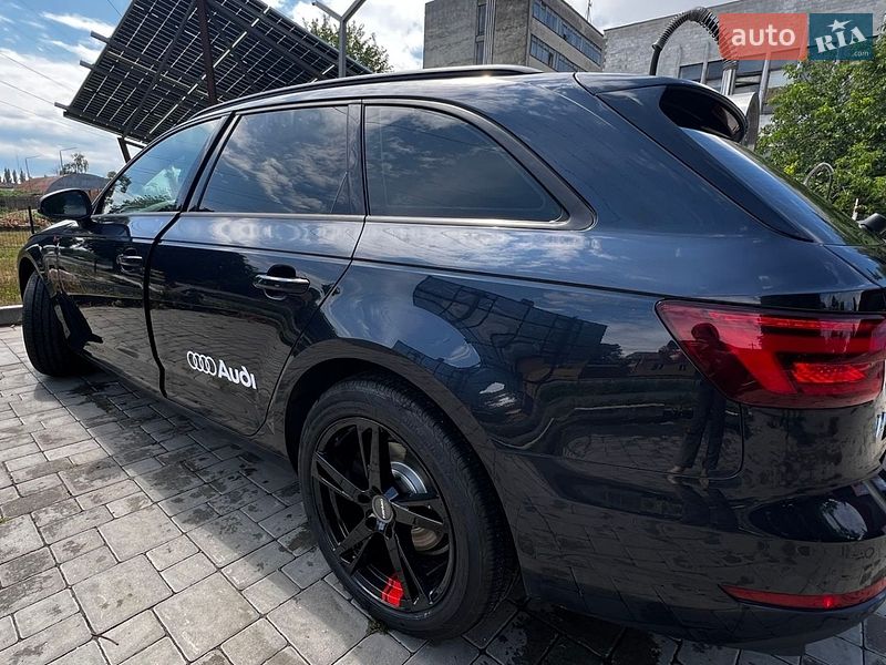 Універсал Audi A4 2018 в Ужгороді