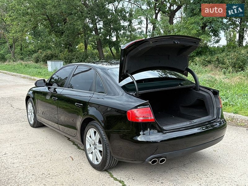 Седан Audi A4 2009 в Кривом Роге