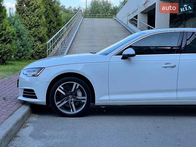 Седан Audi A4 2016 в Киеве
