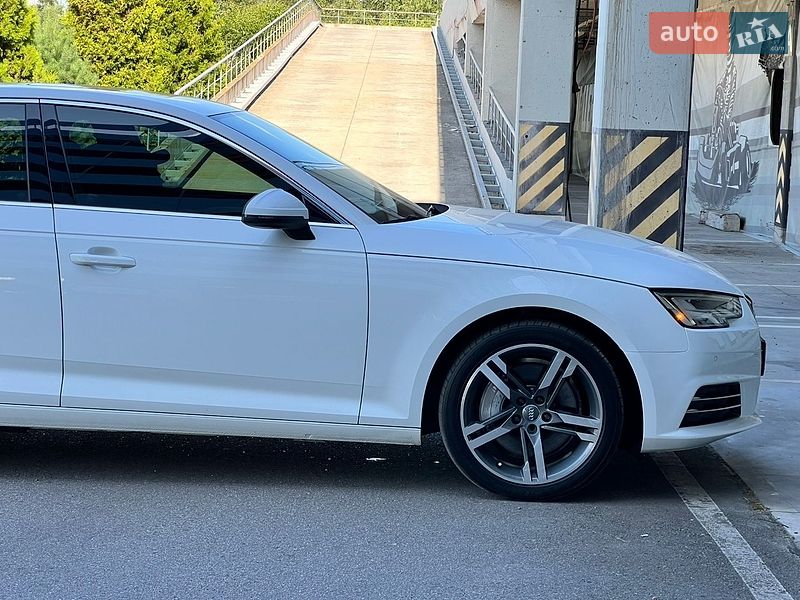 Седан Audi A4 2016 в Киеве