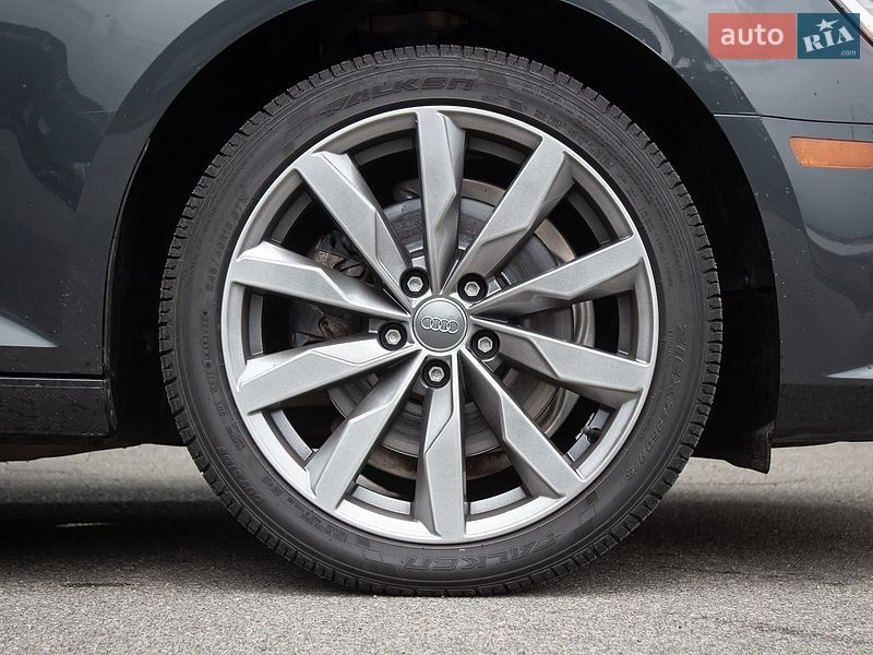 Седан Audi A4 2016 в Киеве