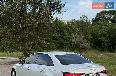 Седан Audi A4 2016 в Днепре