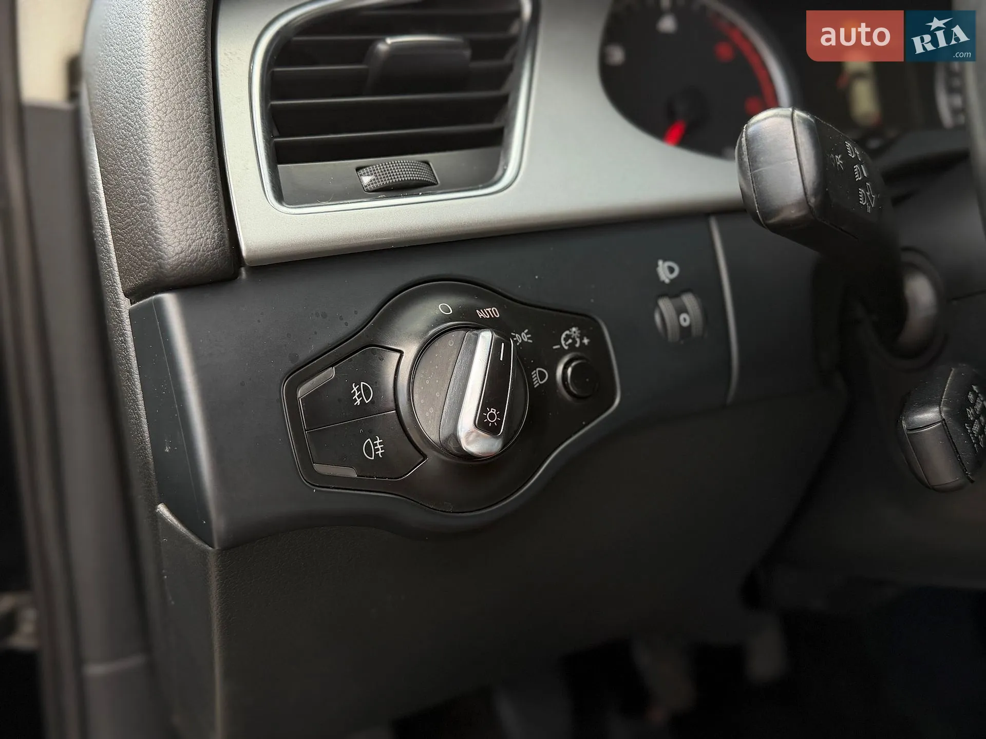 2011 Audi A4 - мініатюра 31