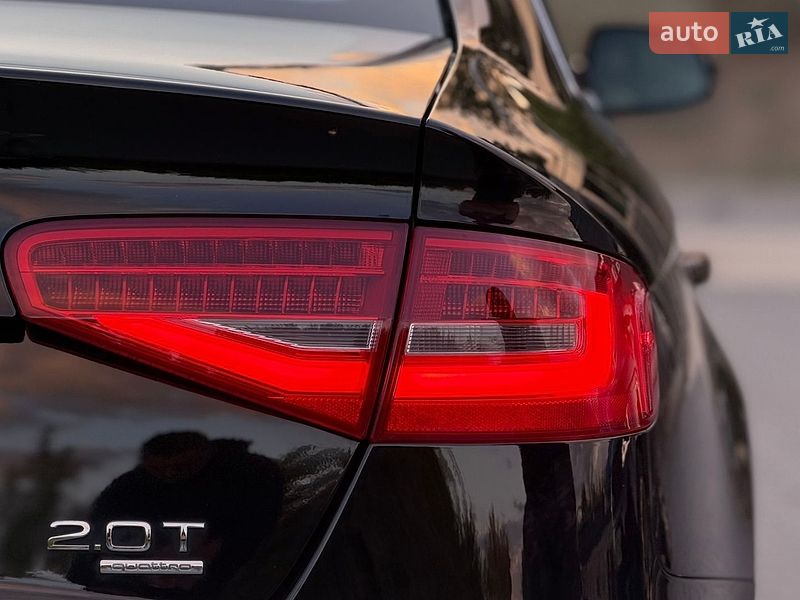 Седан Audi A4 2012 в Зборові