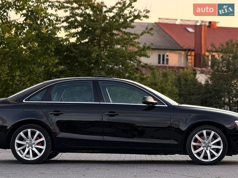 Седан Audi A4 2012 в Зборові