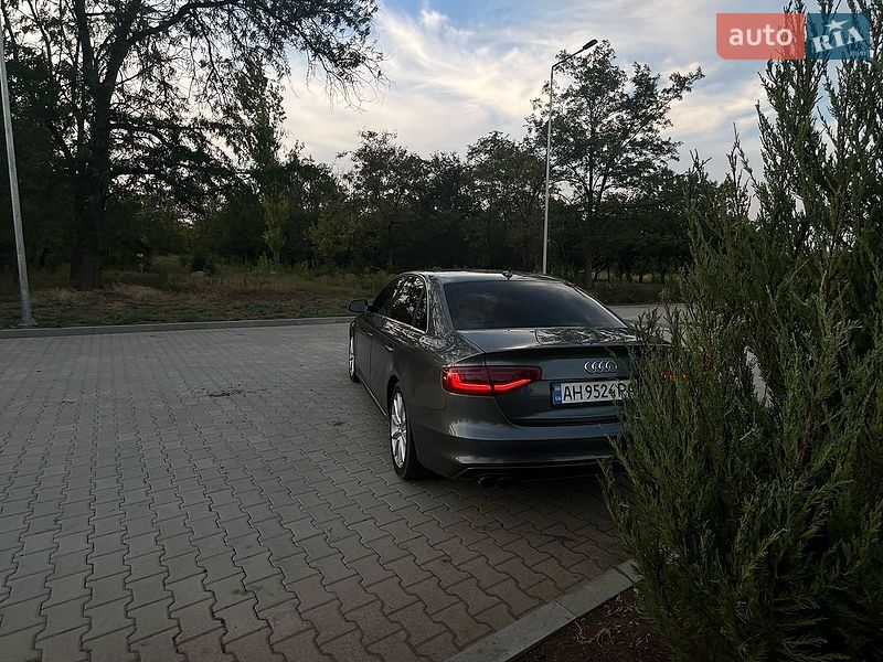 Седан Audi A4 2014 в Дніпрі