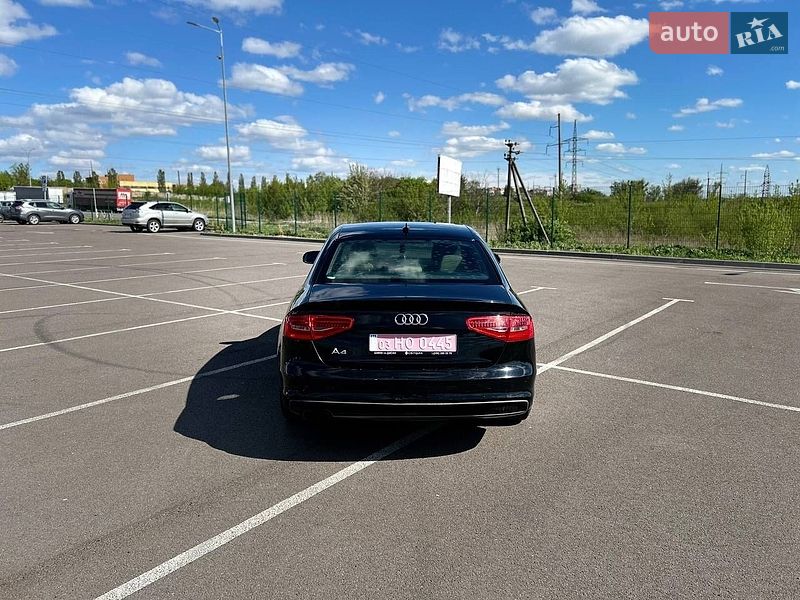 Седан Audi A4 2013 в Рівному