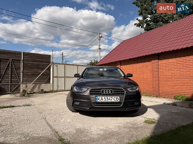 Седан Audi A4 2014 в Києві