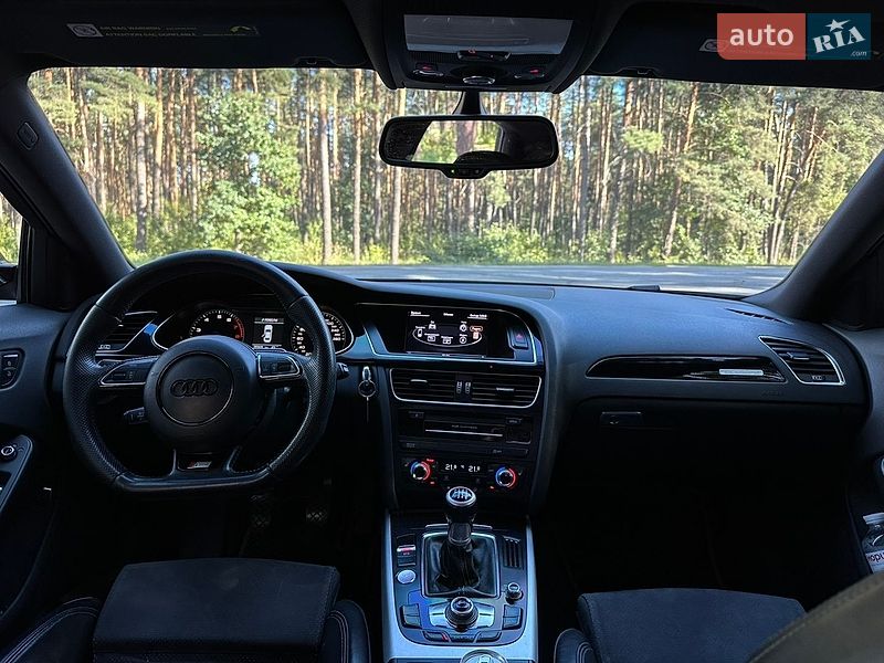 Седан Audi A4 2012 в Вышгороде