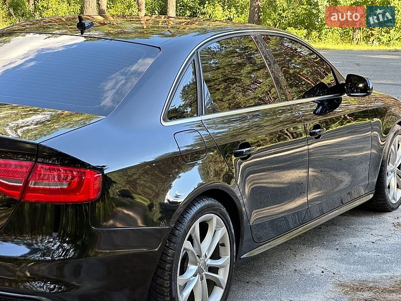 Седан Audi A4 2012 в Вышгороде