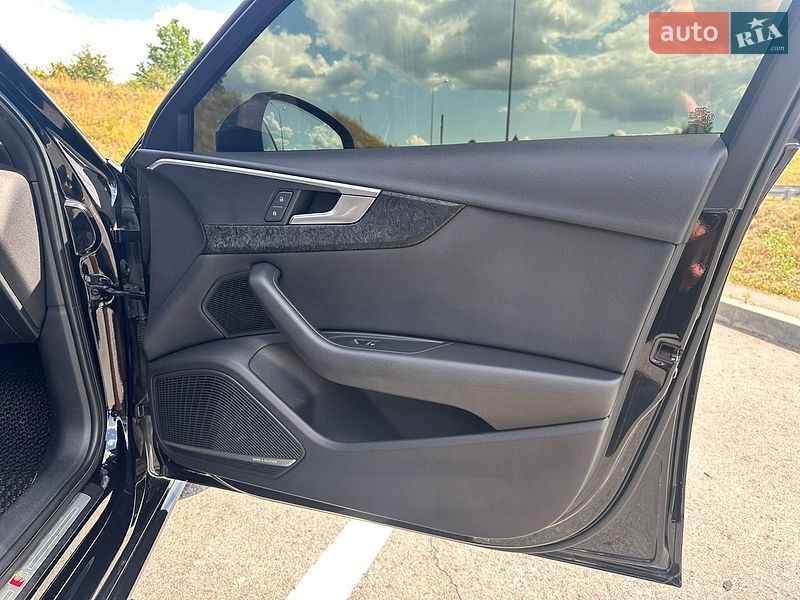 Седан Audi A4 2017 в Полтаві