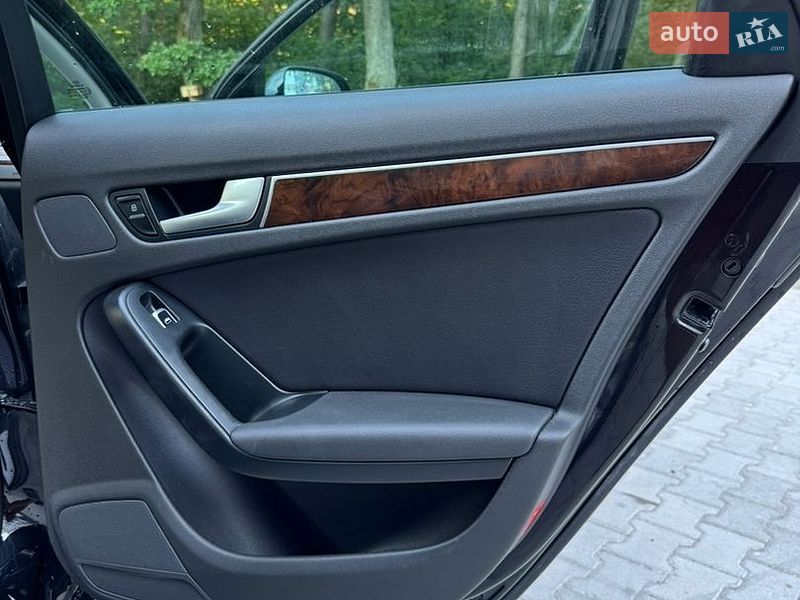 Седан Audi A4 2014 в Новояворівську
