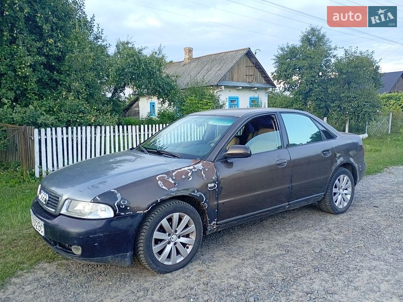 Седан Audi A4 1996 в Сумах