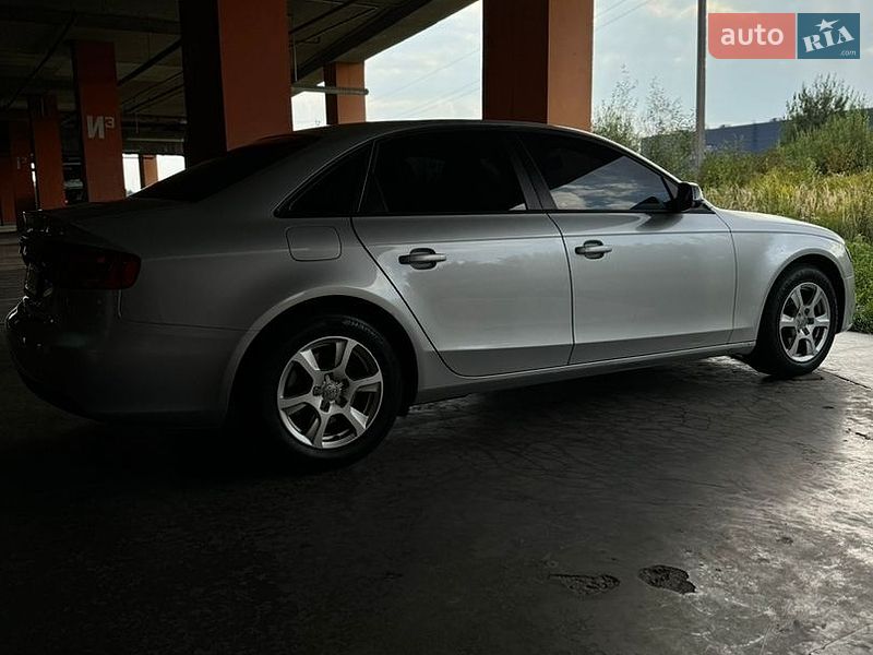 Седан Audi A4 2010 в Львові