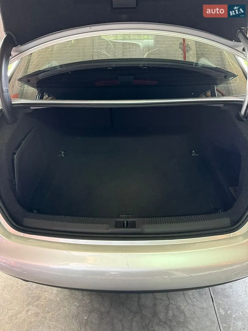 2010 Audi A4 - мініатюра 9