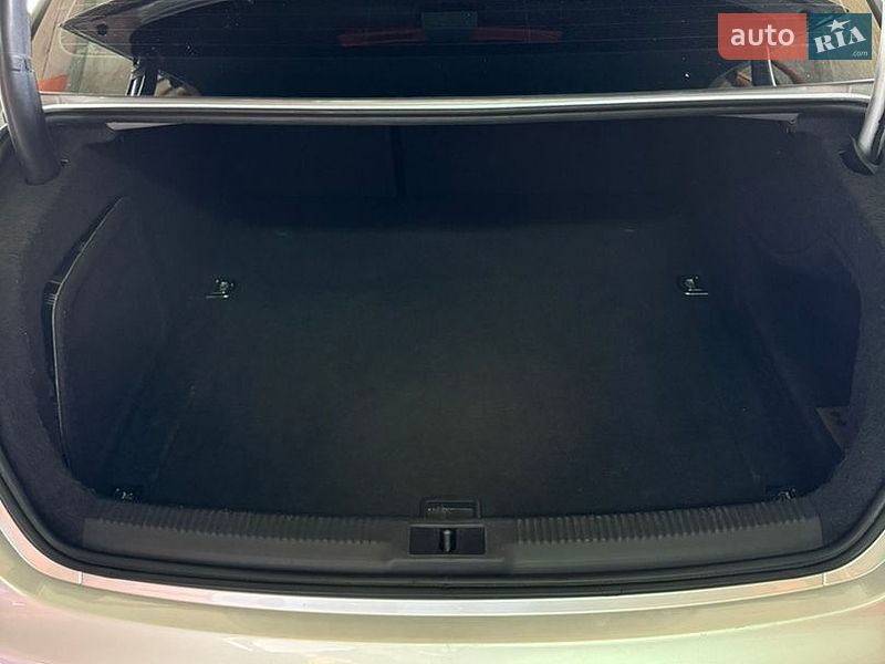 Седан Audi A4 2010 в Львові