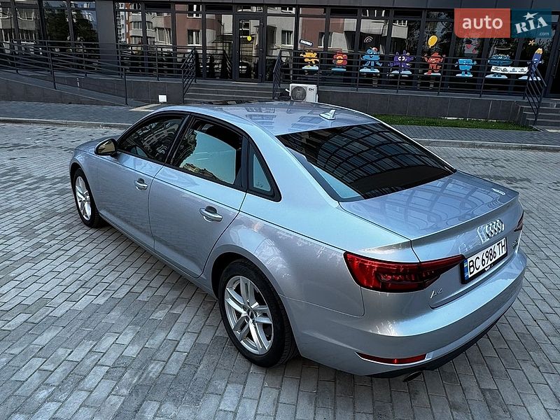 Седан Audi A4 2016 в Львові