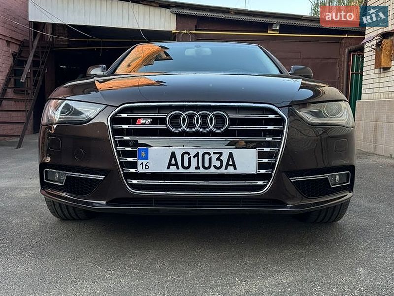 Седан Audi A4 2013 в Києві