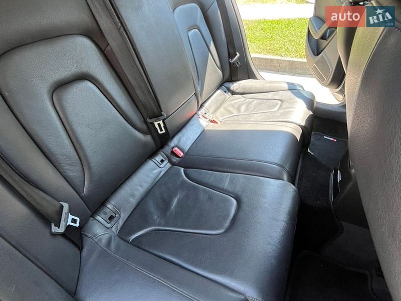 Седан Audi A4 2013 в Новояворівську