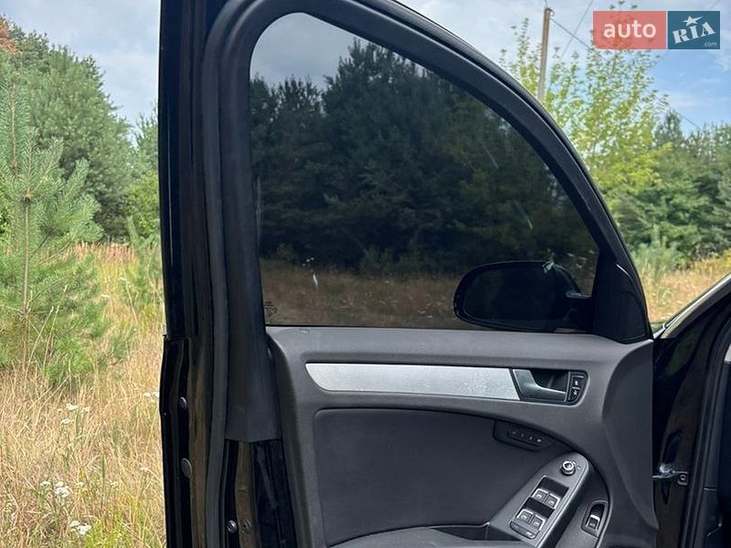 Седан Audi A4 2012 в Козині