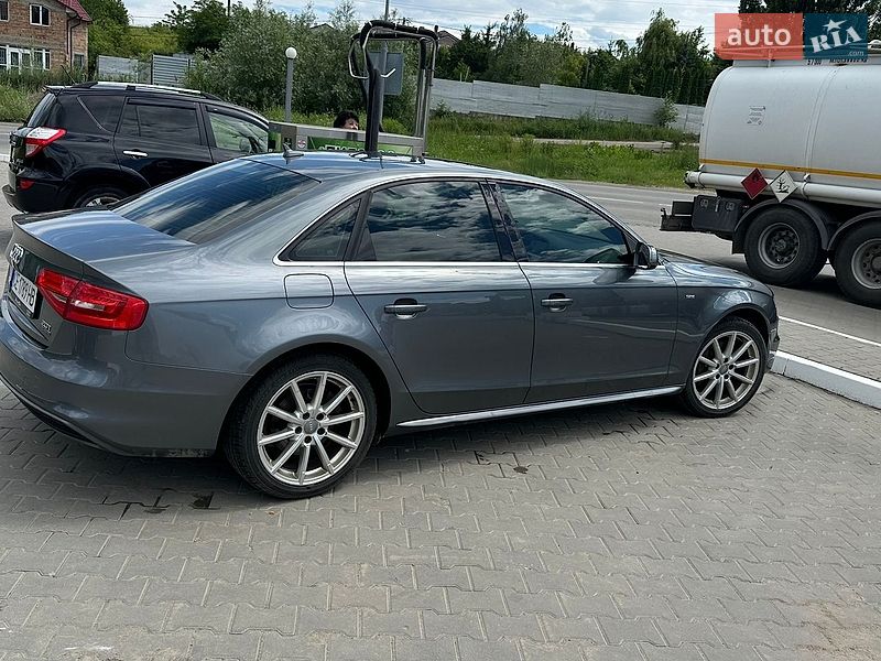 Седан Audi A4 2015 в Чернівцях