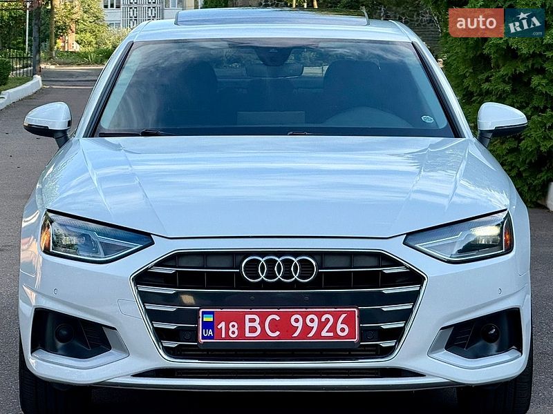 Седан Audi A4 2021 в Рівному