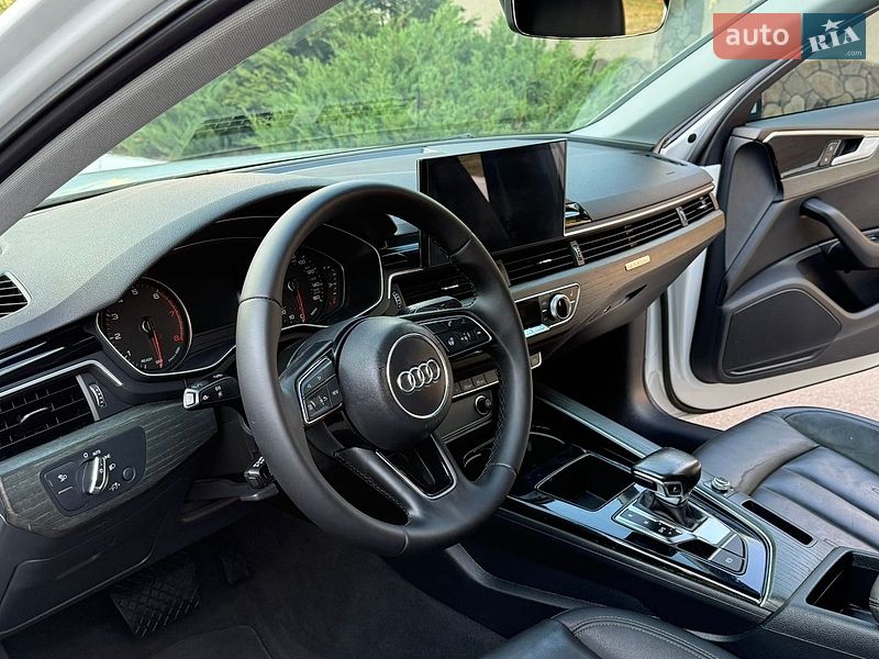 Седан Audi A4 2021 в Рівному