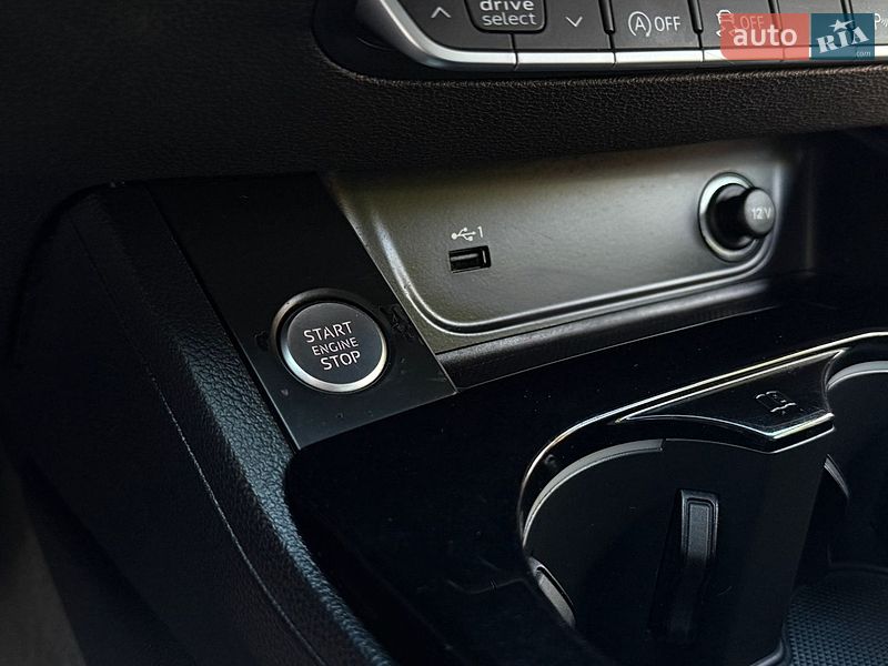 Седан Audi A4 2021 в Рівному