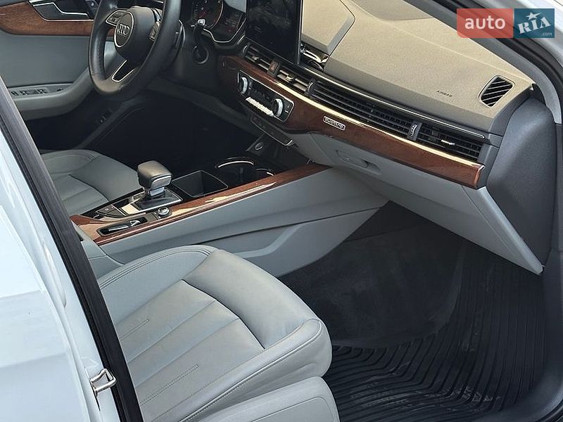 Седан Audi A4 2023 в Рівному