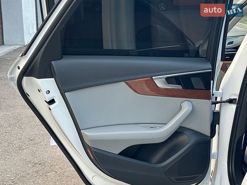 Седан Audi A4 2023 в Рівному