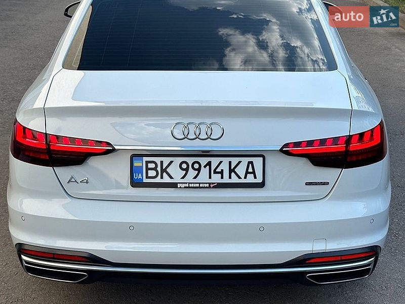 Седан Audi A4 2023 в Рівному