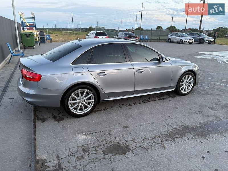 Седан Audi A4 2014 в Львове