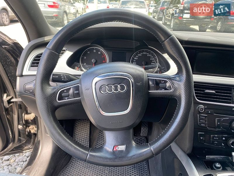 Седан Audi A4 2010 в Чернівцях