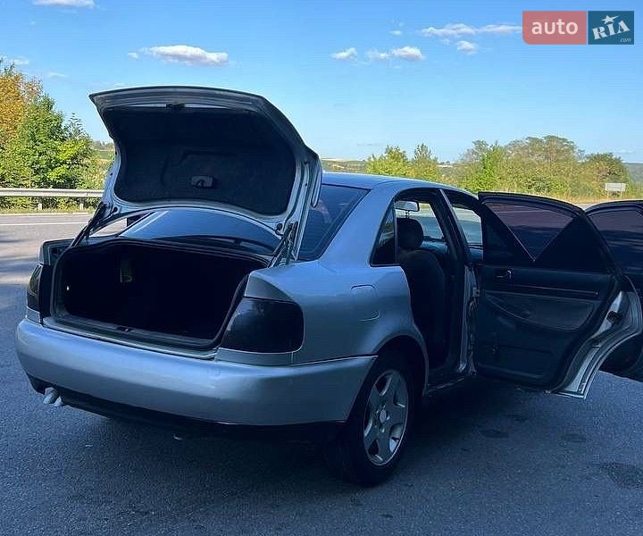Седан Audi A4 1998 в Заліщиках