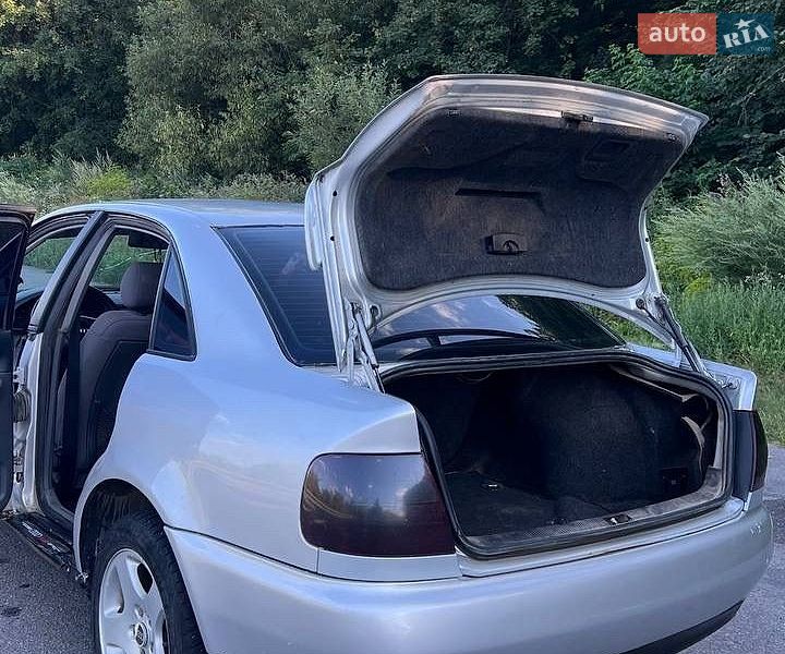 Седан Audi A4 1998 в Заліщиках
