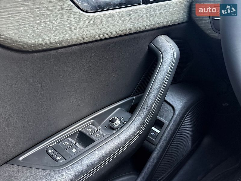 Седан Audi A4 2022 в Полтаве