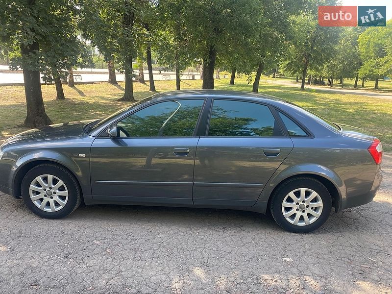 Седан Audi A4 2004 в Кривом Роге