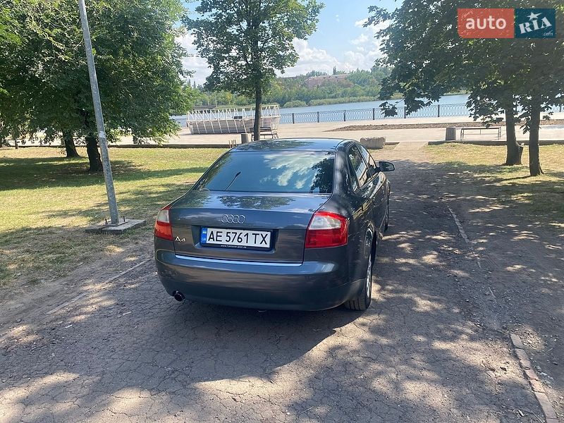 Седан Audi A4 2004 в Кривом Роге