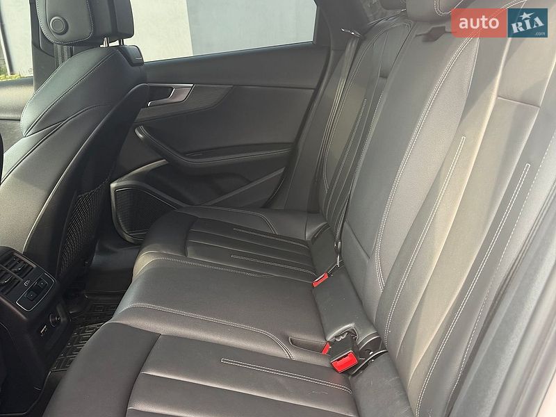 Седан Audi A4 2022 в Полтаве