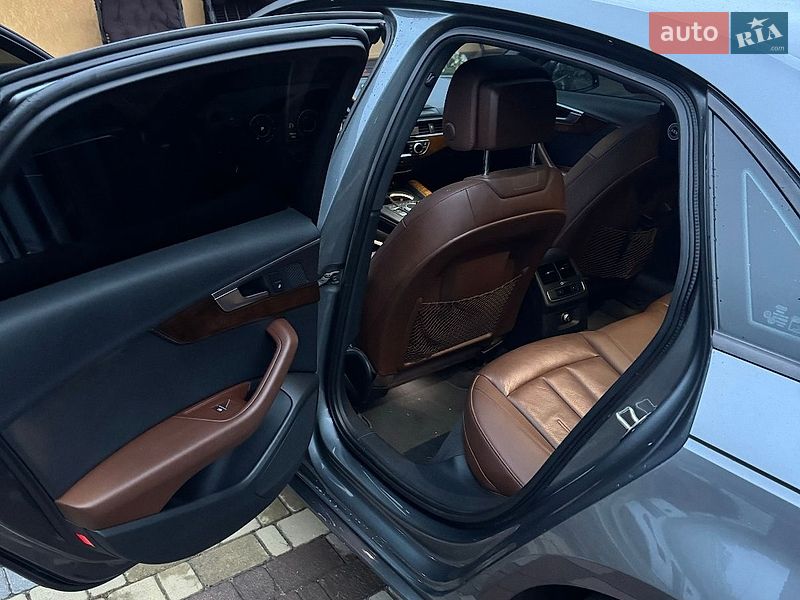 Седан Audi A4 2018 в Монастириській